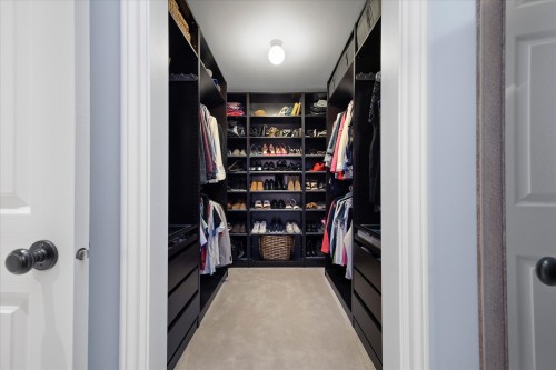 Penderie (Walk-in) - 1 Av. Stewart, Pointe-Claire, QC 
