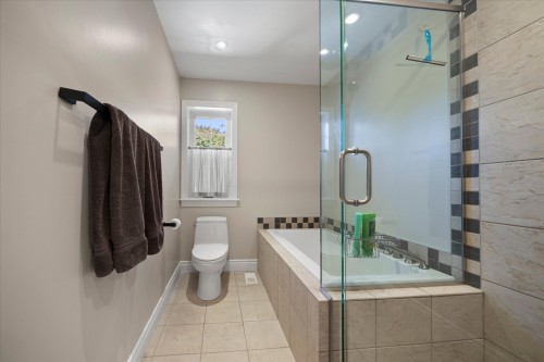 Salle de bains - 1 Av. Stewart, Pointe-Claire, QC 