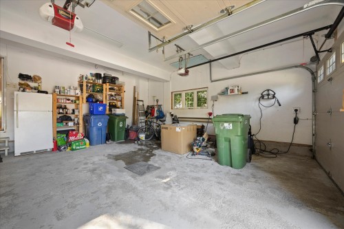 Garage - 1 Av. Stewart, Pointe-Claire, QC 