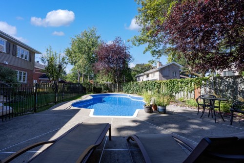 Cour - 1 Av. Stewart, Pointe-Claire, QC 