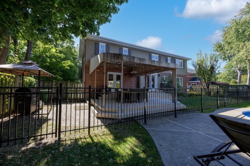 Cour - 1 Av. Stewart, Pointe-Claire, QC 