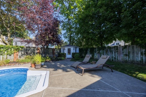 Piscine - 1 Av. Stewart, Pointe-Claire, QC 