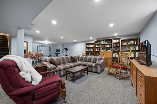 Salle de jeux - 1 Av. Stewart, Pointe-Claire, QC 