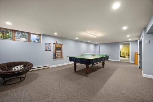 Salle de jeux - 1 Av. Stewart, Pointe-Claire, QC 