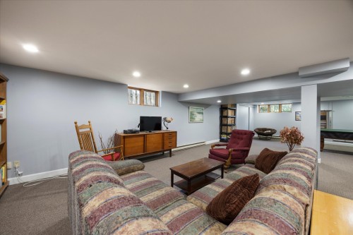 Salle de jeux - 1 Av. Stewart, Pointe-Claire, QC 
