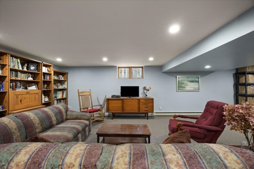 Salle de jeux - 1 Av. Stewart, Pointe-Claire, QC 