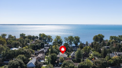 Photo aérienne - 1 Av. Stewart, Pointe-Claire, QC 