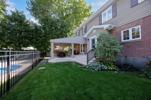 Cour - 1 Av. Stewart, Pointe-Claire, QC 