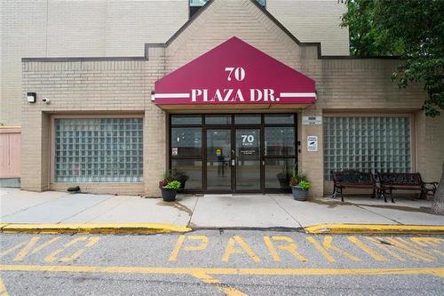 1708-70 Plaza DR  Winnipeg, MB R3T 5S1