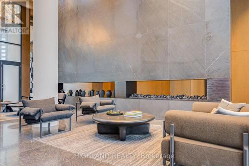 2705 - 8 INTERCHANGE WAY , Vaughan, Ontario L4K 0R2 2