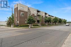 4 - 94 CALEDONIA PARK ROAD Toronto, ON M6H 0B1