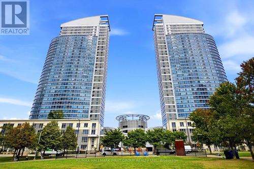 1002 - 36 LEE CENTRE DRIVE  Toronto, ON M1H 3K2
