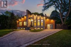 12 LEGATO COURT  Toronto, ON M3B 1L7