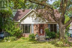 102 ANNDALE DRIVE  Toronto, ON M2N 2X4