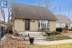 11 CHELSEA DRIVE Toronto, ON M8W 4R5