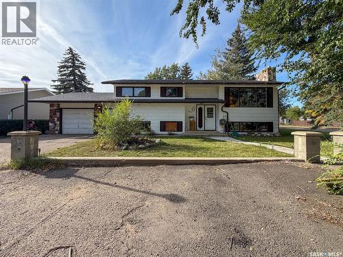 200 3Rd Street E, Ponteix, SK 