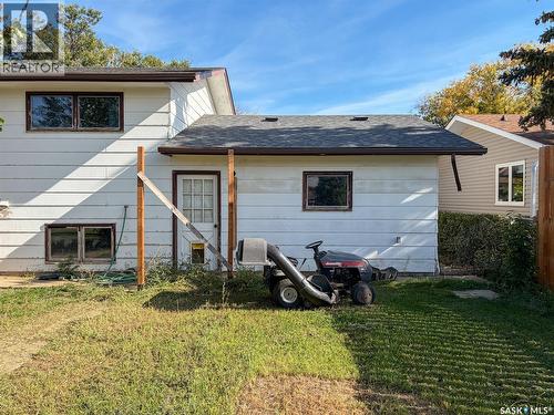 200 3Rd Street E, Ponteix, SK 
