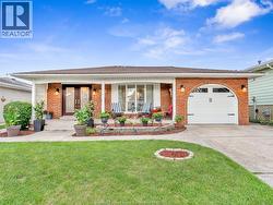9975 HOLLY CRESCENT Windsor, ON N8R 1Y6