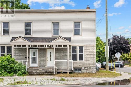 Charming end unit townhome in Lower Town - 118 King Edward Avenue, Ottawa, ON 