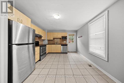 Spacious kitchen with stainless steel appliances - 118 King Edward Avenue, Ottawa, ON 