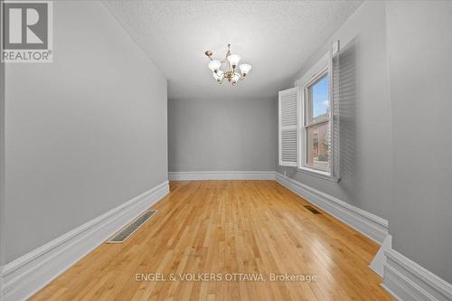 Bright dining area - 118 King Edward Avenue, Ottawa, ON 