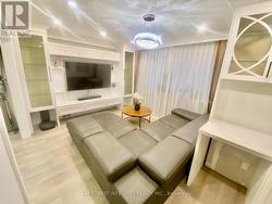 15 SHANDARA CRESCENT Toronto, ON M1R 1G1