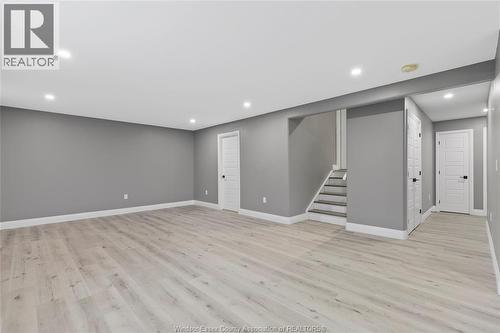 302B KEMPT , Amherstburg, Ontario N9V 2H8 4