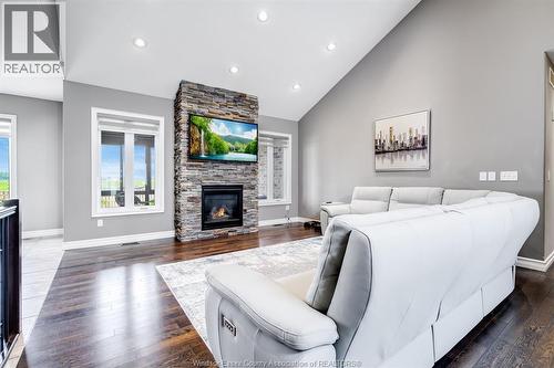 2125 FOX RUN ROAD Unit# UPPER , Leamington, Ontario N8H 3V7 2