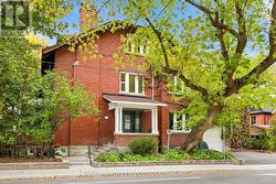 5 WOODLAWN AVENUE  Ottawa, ON K1S 2S8