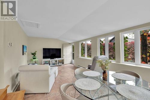 Unit 2 Family Room - 5 Woodlawn Avenue, Ottawa, ON 