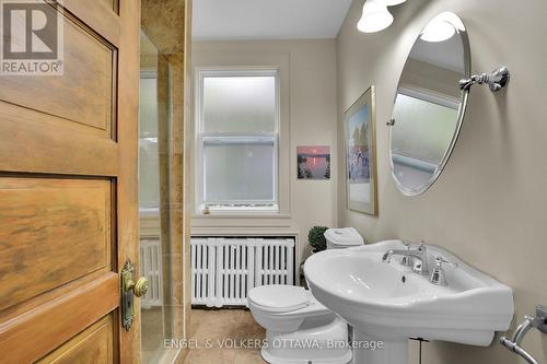 Unit 2 Bathroom (First Level of Unit) - 5 Woodlawn Avenue, Ottawa, ON 