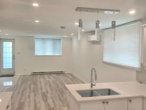 2255 Rue Avignon , Brossard, QC J4Z 2V8 2