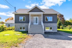 8090  - 8092 Rue du Petit-St-Charles  Mirabel, QC J7N 1W6