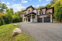 19 Imp. des Cerfs  Sainte-Agathe-Des-Monts, QC J8C 3Z6