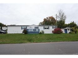 39 Todd ST Fredericton, NB E3C 2M9