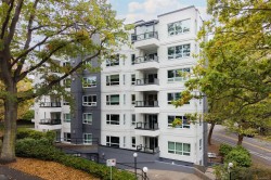 #303-1500 Elford St Victoria, BC V8R 3X8