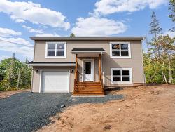 9 Surf Drive Whites Lake, NS B3T 1W4