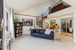 7-7825 Av. Niagara Brossard, QC J4Y 2N3