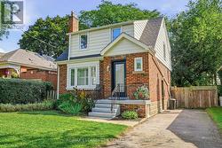 13 ALLAN AVENUE  Hamilton, ON L9H 4N7