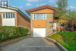 UPPER - 11 MID PINES ROAD Toronto, ON M1G 2L5