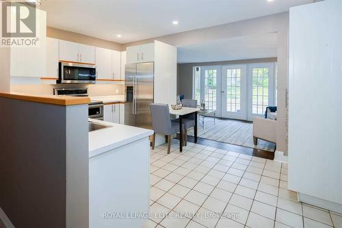 331 TRAFALGAR ROAD , Oakville, Ontario L6J 3H3 4