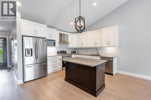 709 FERDINANDS CRESCENT , Sarnia, Ontario N7W 0B5 5