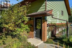 110 Beaconsfield Road NW  Calgary, AB T3K 1X9