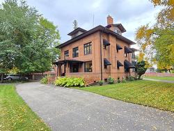 102 1st Street SW  Portage La Prairie, MB R1N 1Y3