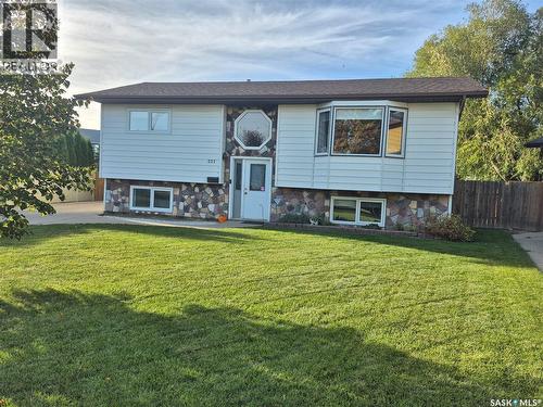 221 Bean Crescent, Weyburn, SK 