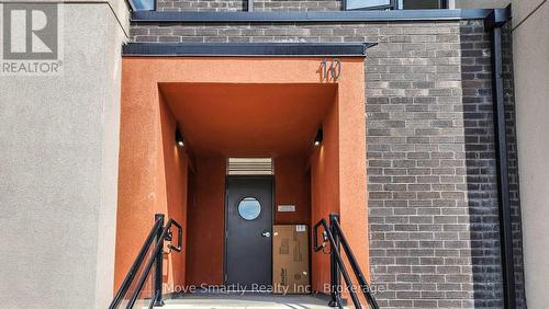 8 - 10 MARQUETTE AVENUE , Toronto, Ontario M6A 1X9 3