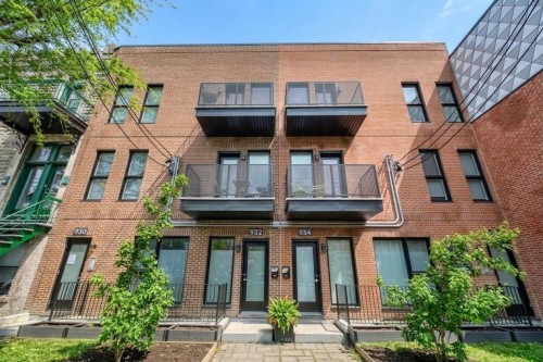 932 Rue Charlevoix , Montréal (Le Sud-Ouest), QC H3K 2Y8