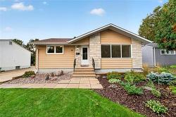22 St Pierre ST Winnipeg, MB R3V 1J4