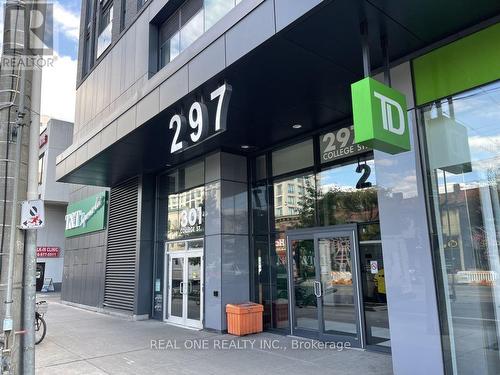 710 - 297 COLLEGE STREET , Toronto, Ontario M5T 0C2 2