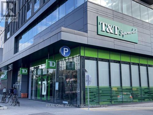 710 - 297 COLLEGE STREET , Toronto, Ontario M5T 0C2 3